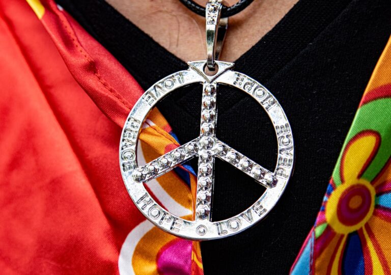 How to Choose the Right Accessories for Sorority Functions